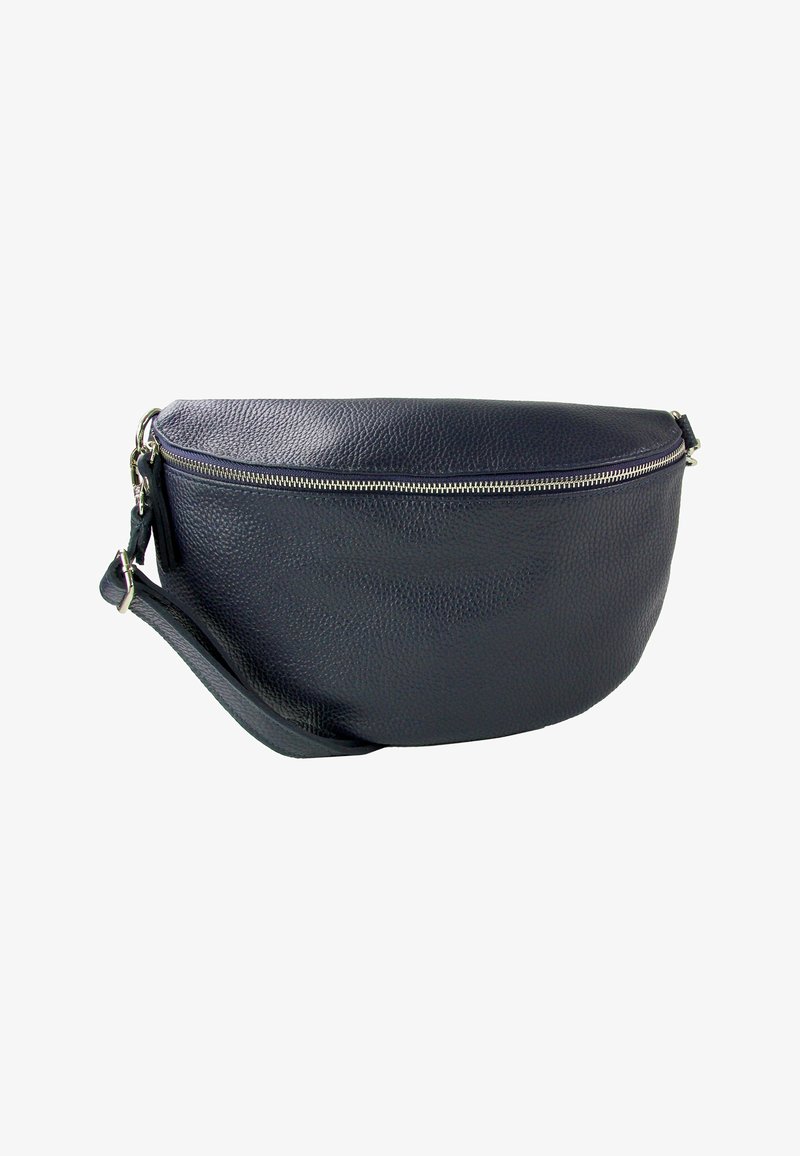 Zwarte leren schoudertas met een afgeronde vorm, textuurovervlak, zilverkleurige ritssluiting en een verstelbare riem.