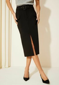 Friends Like These UTILITY SUPER STRETCH TAILORED MIDI REGULAR FIT - Bleistiftrock - black