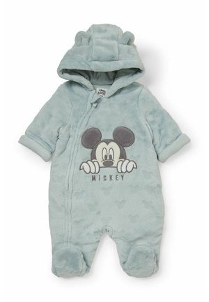 Blødt blåt babyheldragt med hætte og ører, med broderet Mickey Mouse-ansigt og navn foran, med fødder og lange ærmer.