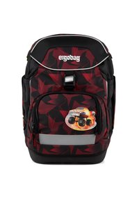 Schwarzer und roter ergonomischer Rucksack mit geometrischem Muster, der über einen auffälligen Monster-Truck-Aufkleber und einen reflektierenden Streifen auf der Vorderseite verfügt.