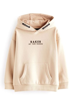 Sudadera con capucha beige y bolsillo frontal. Texto "BAKER BY TED BAKER" en negro en el pecho. Textura suave, puños y dobladillo acanalados.