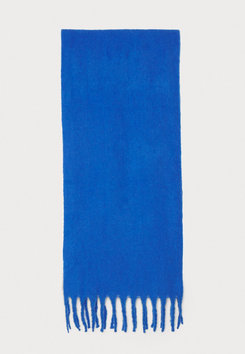 Cachecol azul com bordas franjadas, feito de material suave. Forma retangular, cor sólida, textura lisa.