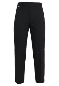 Svarta byxor gjorda av slät funktion, med rak ben-design, flat front och en liten metallisk logotyp vid midjan.