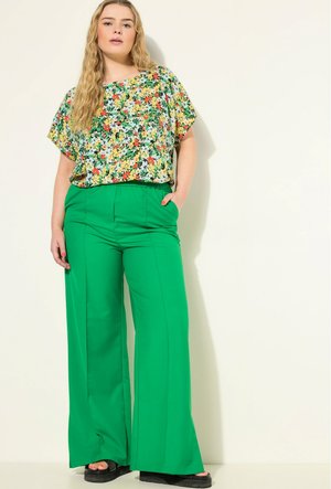 SEITENSCHLITZE - Pantalon classique - green