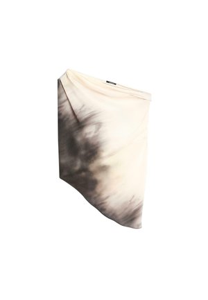 Jupe tie-dye beige et noire asymétrique avec un ourlet incliné et un détail en tissu drapé sur fond blanc.