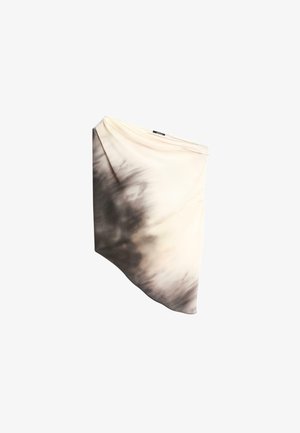 Jupe tie-dye beige et noire asymétrique avec un ourlet incliné et un détail en tissu drapé sur fond blanc.