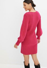 bonprix Abito in maglia - pink