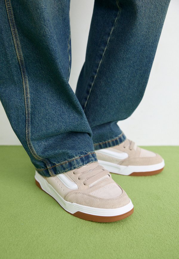 HYLANE UNISEX - Skateschuh - tone mushroom