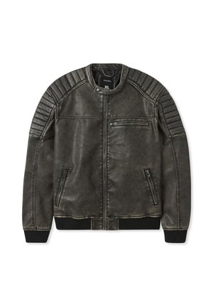 Giubbotto bomber in pelle nera con dettagli a coste sulle spalle, tasche con zip e vita aderente. Finitura texturizzata con cuciture a vista.