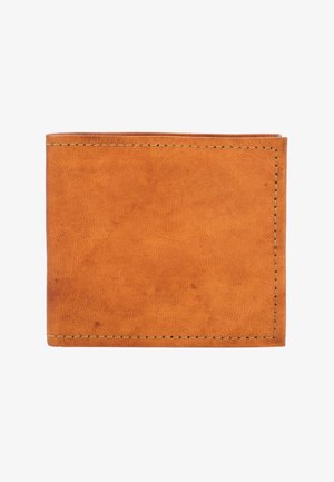 Bruine leren bifold portemonnee met zichtbare stiksels langs de randen, liggend gesloten op een witte achtergrond.