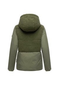 Groene buitenjack met een pluchen, textuurachtige capuchon en bovenstuk, gladde stof onderaan, met ritsluiting en zijzakken.