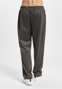 DEF DEFSHOP X EUROPEAN LEAGUE OF FOOTBALL PANTHERS WROCLAW JOGGINGHOSEN - Joggebukse - antracite