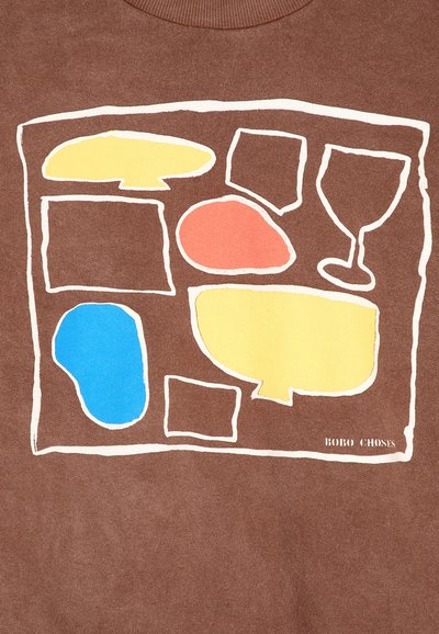 Brun sweatshirt med en grafisk design som har färgglada former: gul pratbubbla, orange oval, blå figur, glasram och vit kant.