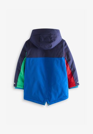 Šarena vodootporna jakna s plavom podlogom, mornarsko plavim, zelenim i crvenim detaljima, odvojivom kapuljačom i dva zatvarača na dnu.