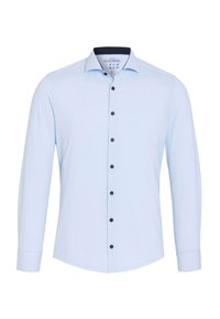 Lichtblauw lange mouw shirt met een puntige kraag, zwarte knopen en een soepele textuur. De mouwen zijn met één knoop vastgemaakt.