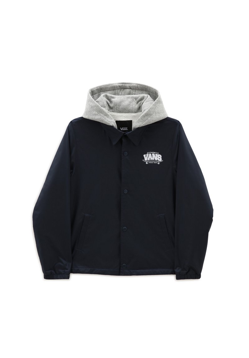 Marineblaue Jacke aus wasserabweisendem Material mit grauem Kapuzenfutter, Brustlogo, Druckknöpfen und Seitentaschen.