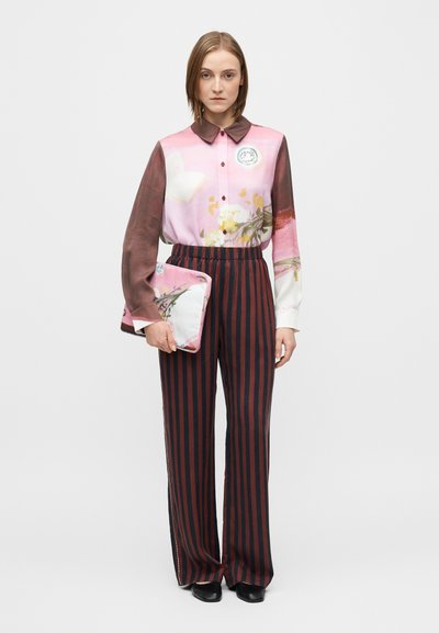 Stine Goya LAPTOP COVER - Taška na laptop - pink