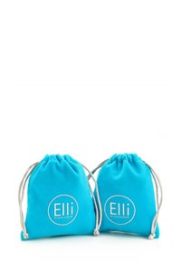To beskedtrækposer i klart turkis stof, med sølvtræk og cirkulært logo med "Elli by Julie & Grace." Blød tekstur.