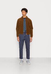 Lee CARPENTER - Calças de ganga de perna direita - black