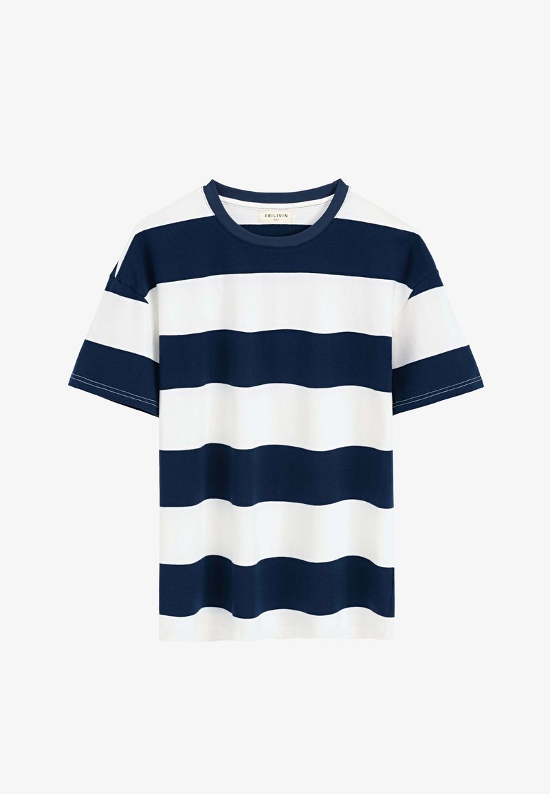 T-shirt en coton rayé bleu marine et blanc avec des manches courtes, un col rond et un motif de vagues horizontales sur le tissu.