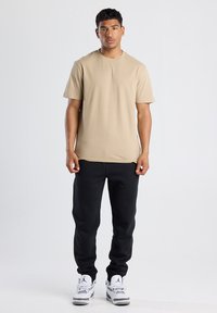 America Today ERIC - Basic T-shirt - khaki