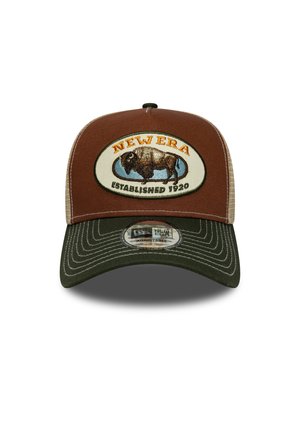 Brown cap with a green visor and mesh back. Features an embroidered buffalo logo and “NEW ERA” text. Adjustable snapback closure.