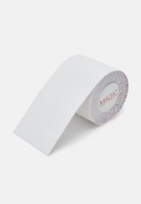 Rouleau de tissu adhésif blanc avec une texture lisse, présentant un noyau intérieur à motifs étiqueté "MAGIC BODYFASHION."