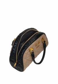 Gestepptes Handtasche mit schwarzen und beigen Abschnitten, goldener Hardware, doppelten Reißverschlüssen und einer strukturierten Form; verfügt über zwei stabile Griffe zum Tragen.