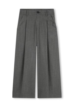 Grijze wijde broek met witte krijtstrepen, voorplooien, riemlussen, zijzakken en een knoopsluiting aan de tailleband.