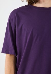 Thumbnail Image 10