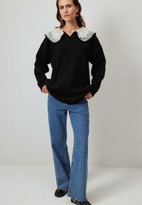 Touché Privé Pullover - black