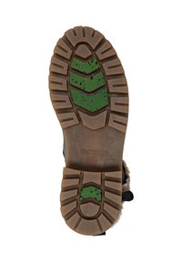 Schwarze Stiefelsohle mit braunem Gummiboden, ausgestattet mit einem grünen gemusterten Profil und "remonte"-Branding. Gerilltes Design für besseren Halt.