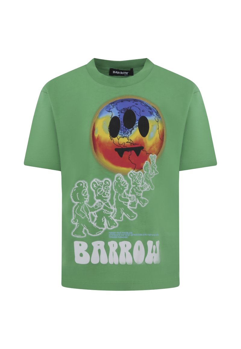 Zielona bawełniana koszulka z dużą grafiką uśmiechającej się kuli ziemskiej z trzema czarnymi oczami i konturowymi niedźwiedziami. Napis brzmi "BARROW". Krótkie rękawy.
