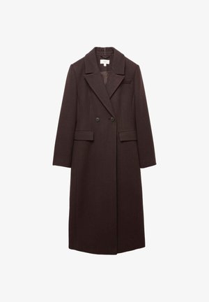 Cappotto scuro marrone doppiopetto con rever a punta, due tasche frontali e tessuto testurizzato. Maniche lunghe e silhouette dritta.