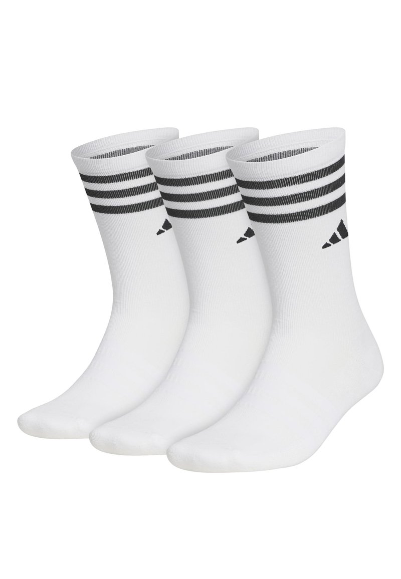 Tres pares de calcetines deportivos blancos con rayas negras en la parte superior y un logo de Adidas, con textura acanalada y punta reforzada.