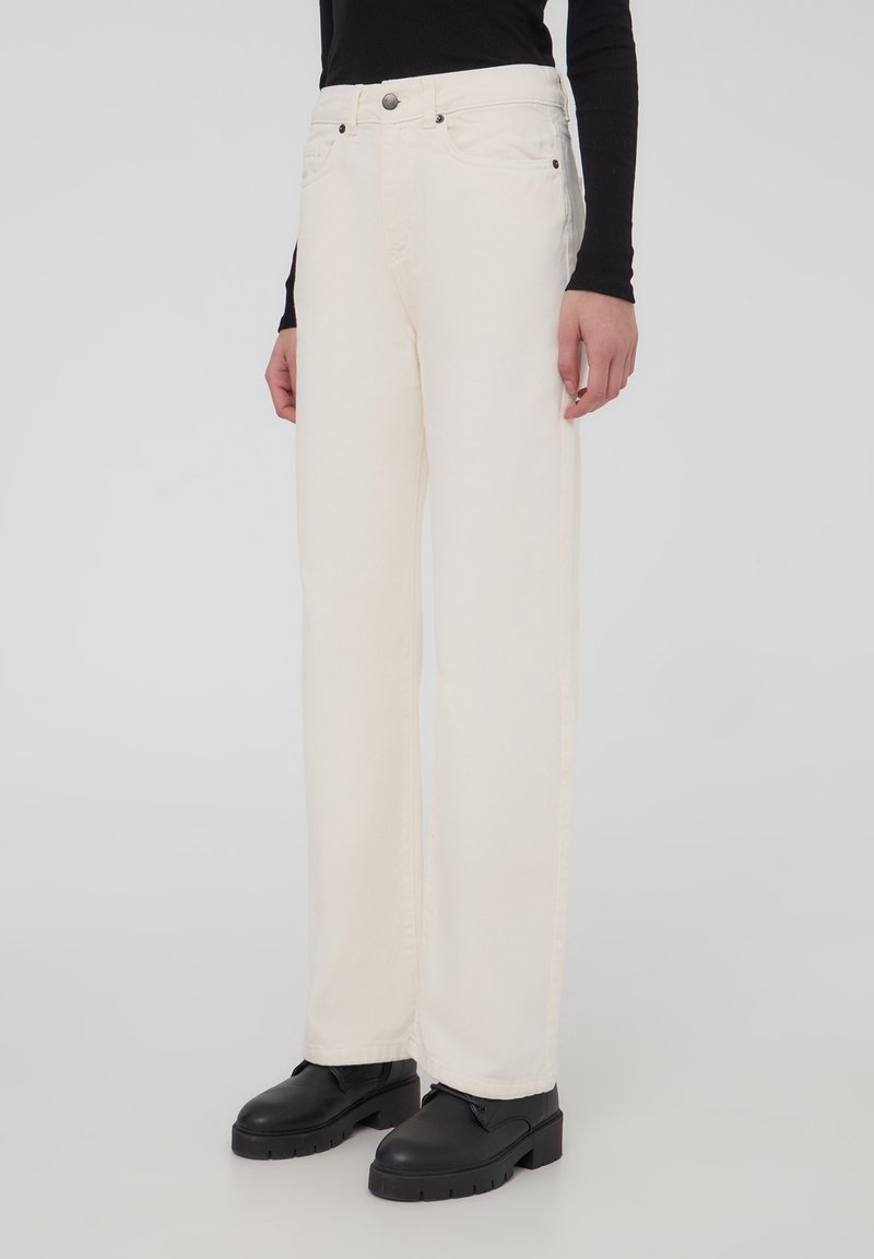 Terranova DRILL - Jeans a sigaretta - avorio