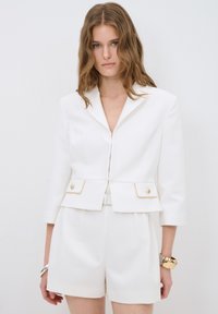 CROP WITH POCKET FLAPS - Blazer - white