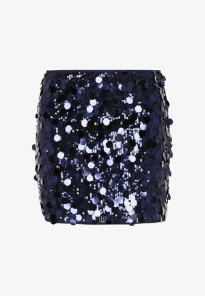 Marineblauw minirokje bedekt met grote reflecterende pailletten, die een sprankelend effect creëren.