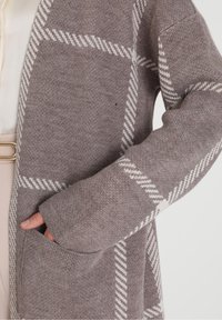 Modanisa Chaqueta de punto - grey