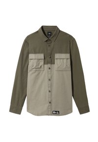 Overhemd met een olijfgroen en beige kleurblok ontwerp, twee borstzakken, lange mouwen en een stoffen label aan de onderkant.