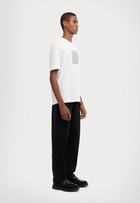 Armani Exchange Camiseta estampada - off white