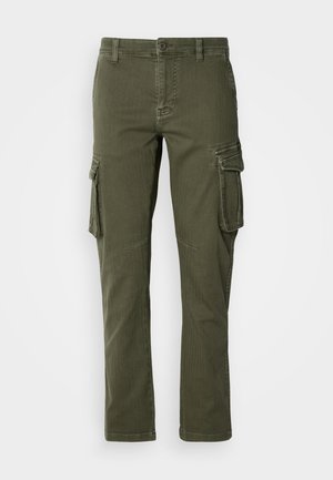 Pantaloni cargo verde oliva in misto cotone, con passanti per cintura, tasche frontali e tasche cargo laterali con chiusure a pattina.