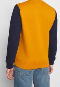 GAP Bluza