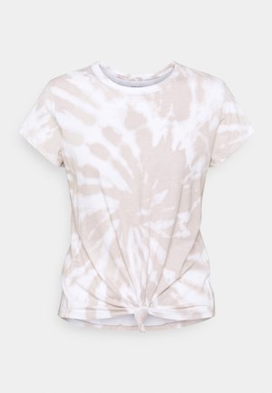 T-shirt manches courtes tie-dye beige et blanc avec un détail de nœud devant et un col rond sur un fond uni.