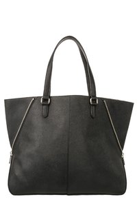 Sac cabas en cuir noir avec deux poignées et fermetures éclair argent diagonales sur les deux côtés, forme rectangulaire structurée.