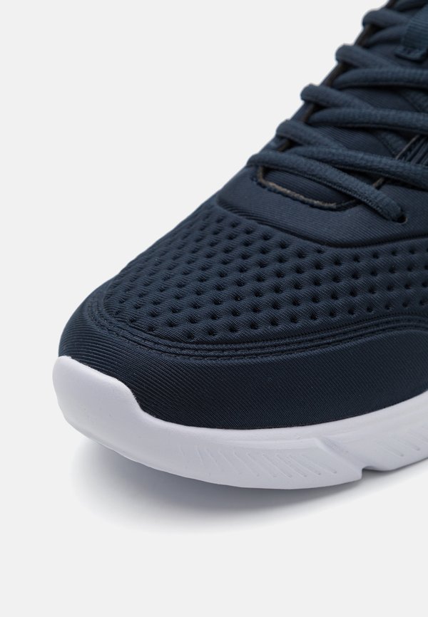 JOLT - Training shoe3