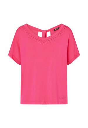 Svijetloružičasta bluza kratkih rukava s okruglim izrezom, malim ukrasnim perlicama uz ovratnik i otvorenim detaljem na leđima sa zatvaranjem na remen.