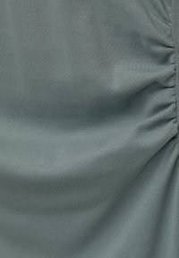 PULL&BEAR GATHERED - MIDI - Dnevna obleka - green