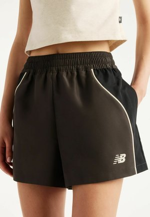 New Balance TRACKSIDE WOVEN SHORT - Pantalon de survêtement - black cement