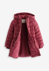 Manteau matelassé bordeaux avec capuche, présentant un design matelassé et des motifs d'étoiles dorées, fermeture éclair, et une doublure intérieure douce et pelucheuse.